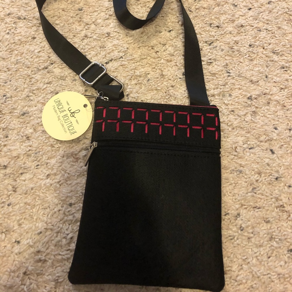 Crossover felt purse. NWT.